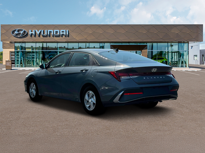 2025 Hyundai ELANTRA SE
