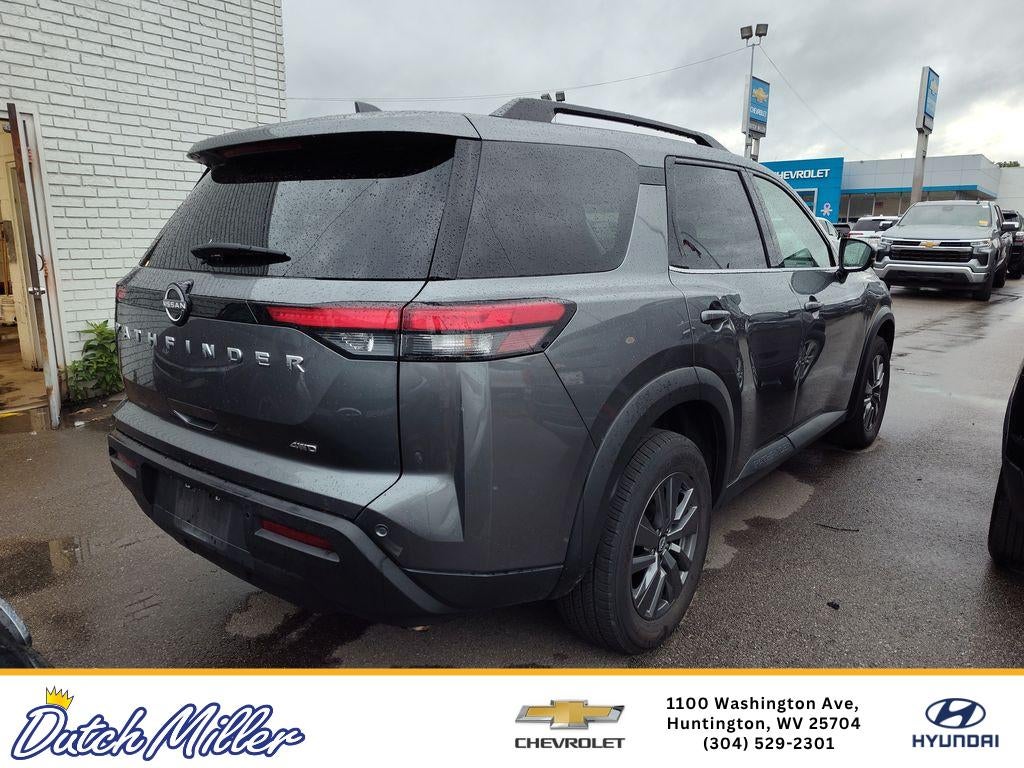 2025 Nissan Pathfinder SV