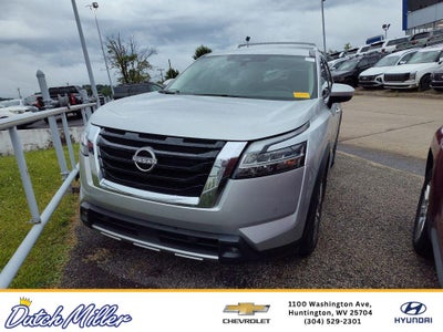 2023 Nissan Pathfinder SL