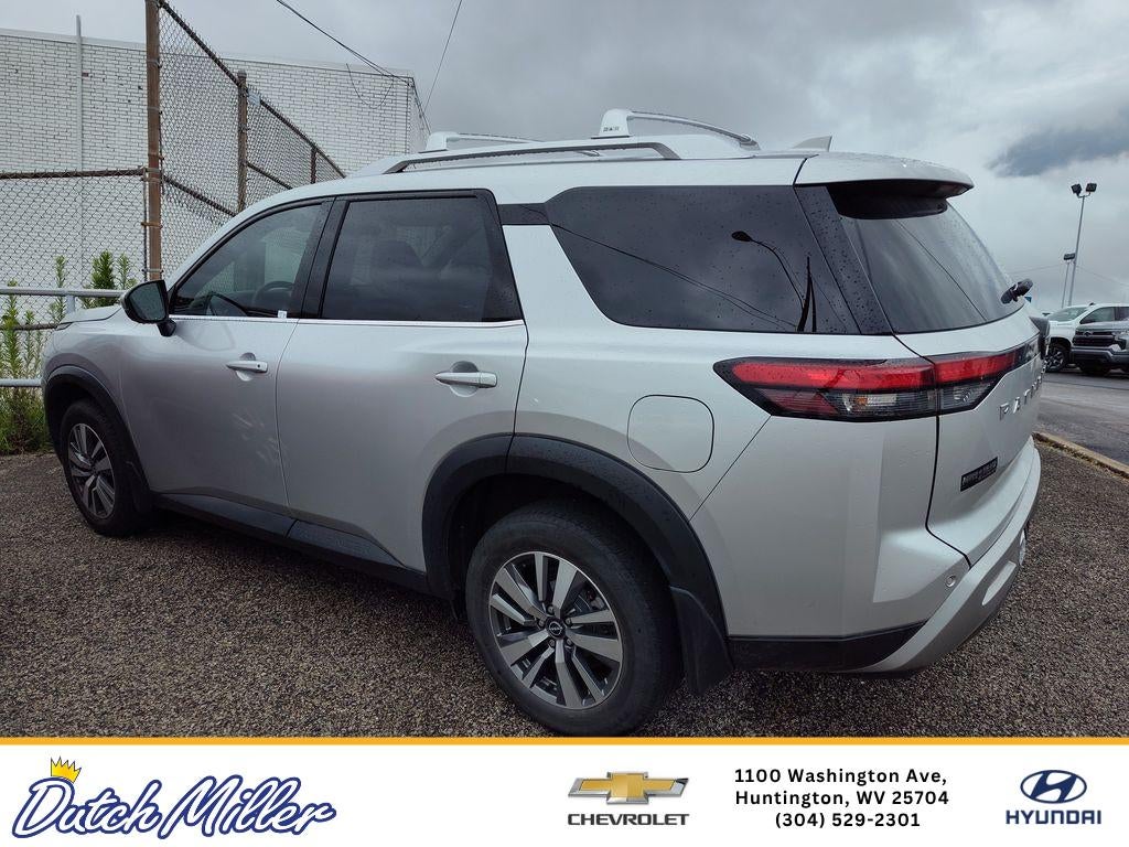 2023 Nissan Pathfinder SL
