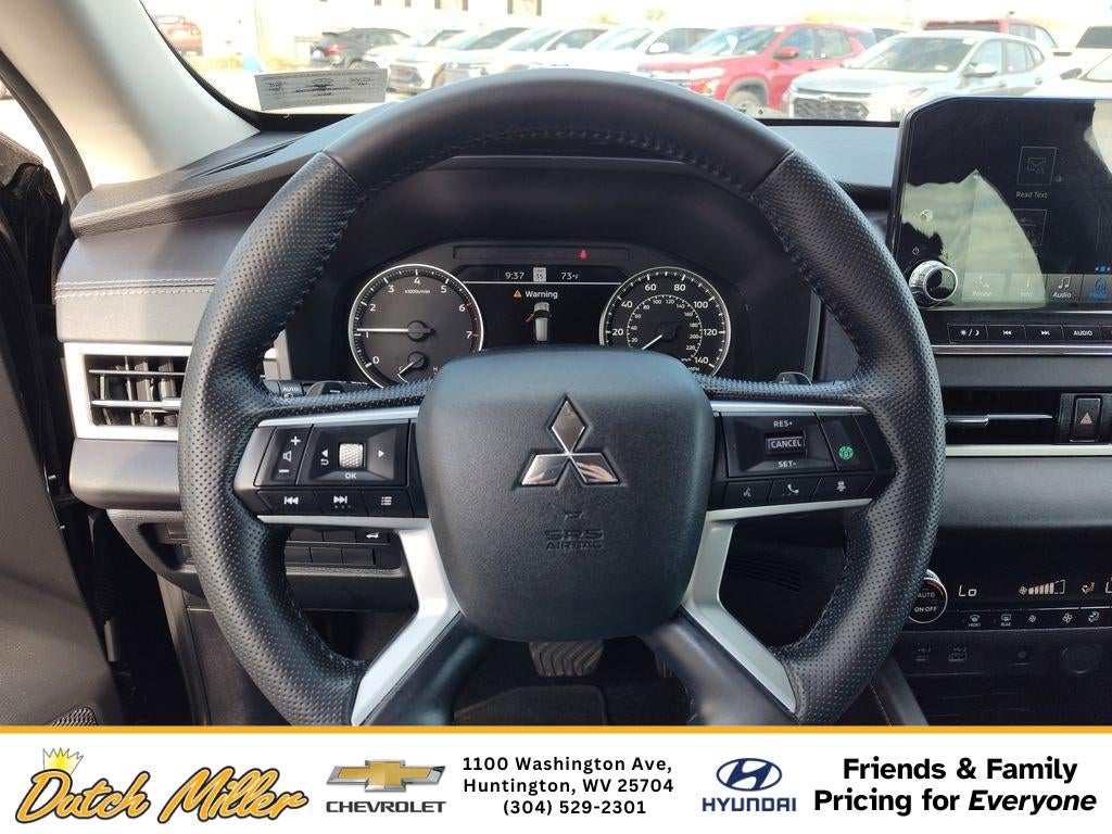 2023 Mitsubishi Outlander SE