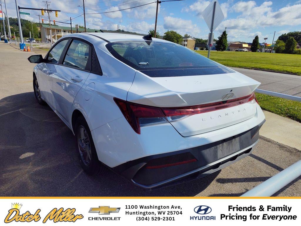 2024 Hyundai Elantra SE