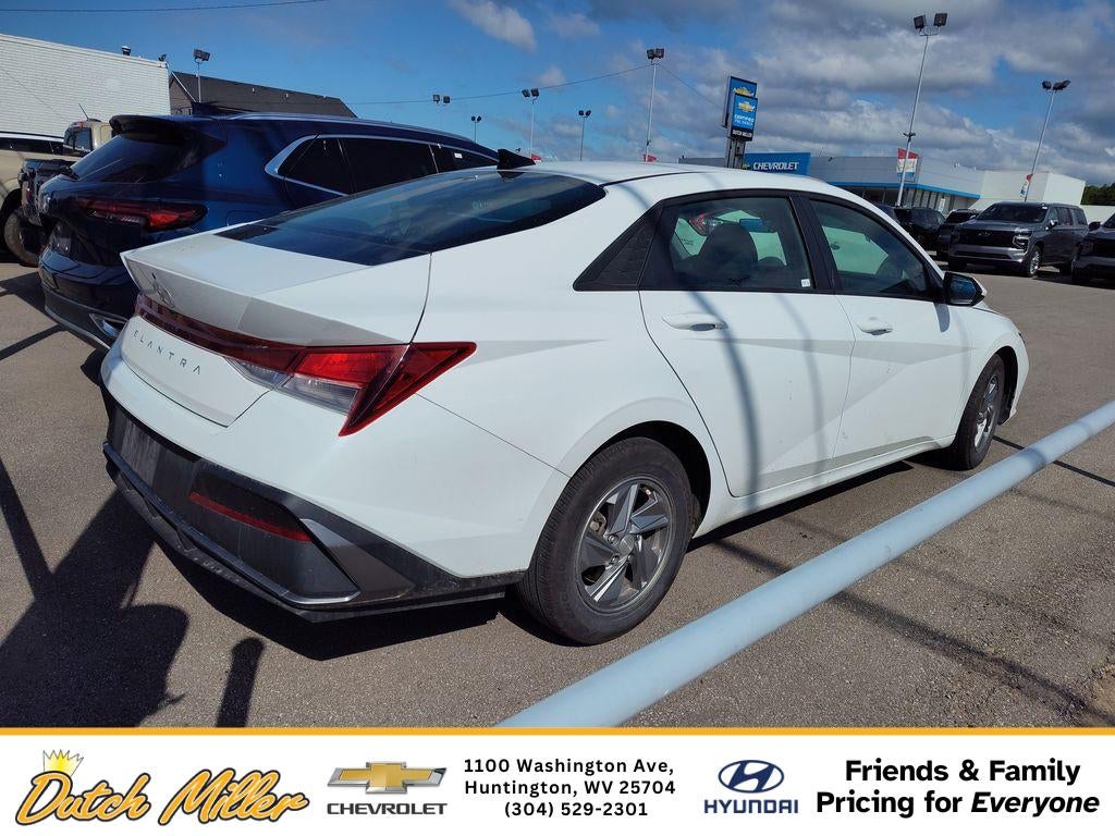 2024 Hyundai Elantra SE