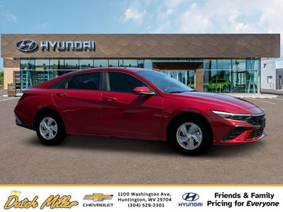2025 Hyundai ELANTRA SE