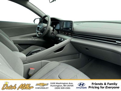 2025 Hyundai ELANTRA SE