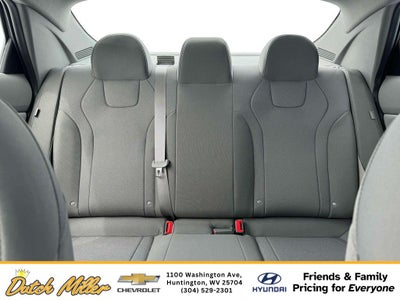 2025 Hyundai ELANTRA SE