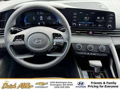 2025 Hyundai ELANTRA SE