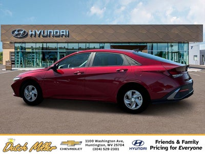 2025 Hyundai ELANTRA SE