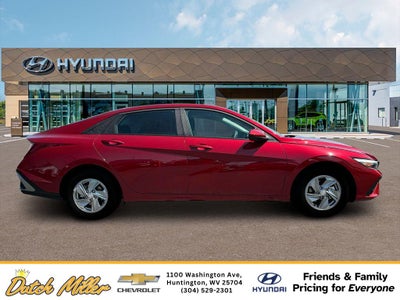2025 Hyundai ELANTRA SE