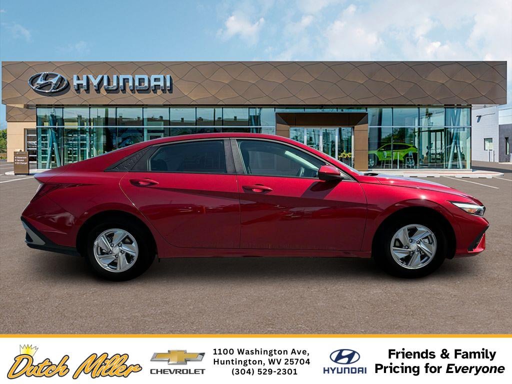 2025 Hyundai ELANTRA SE