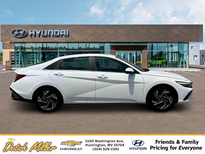 2025 Hyundai ELANTRA Limited